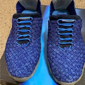 Stretch woven sneakers.